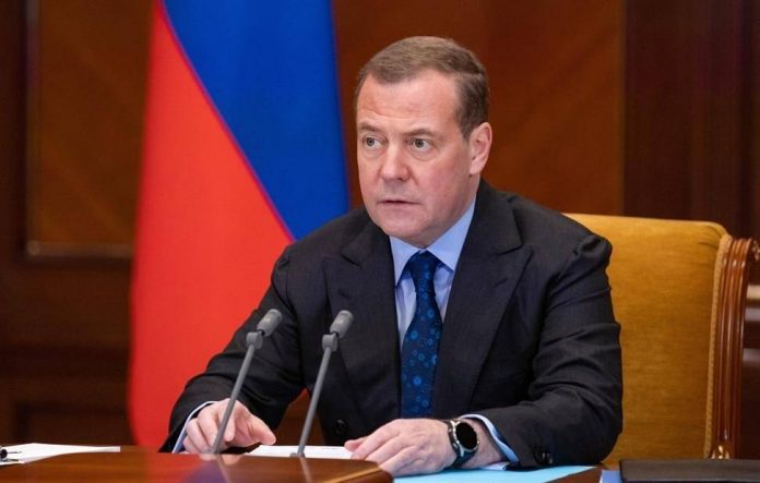 medvedev-696x443
