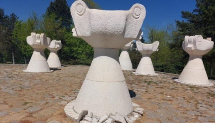 spomenik-mogila-osteten-mia-750x430