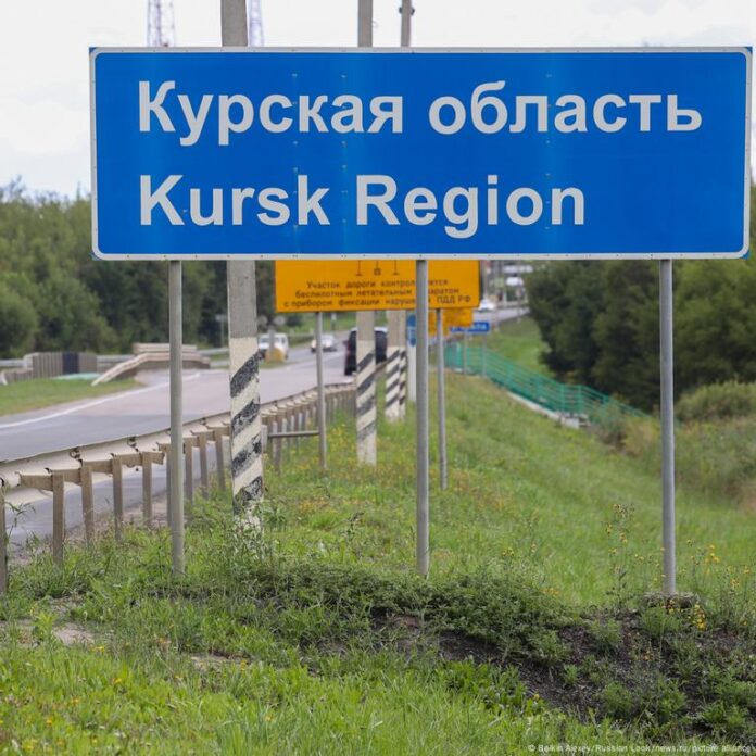 69893667_804